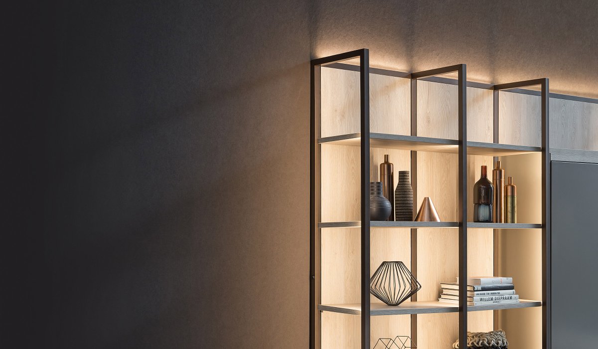 Угловой стеклянный стеллаж