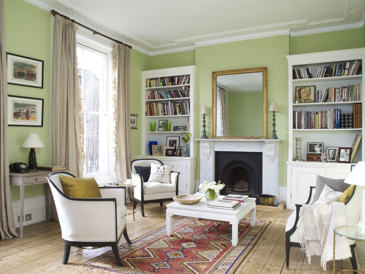 Стены в полоску в интерьере в зеленых тонах