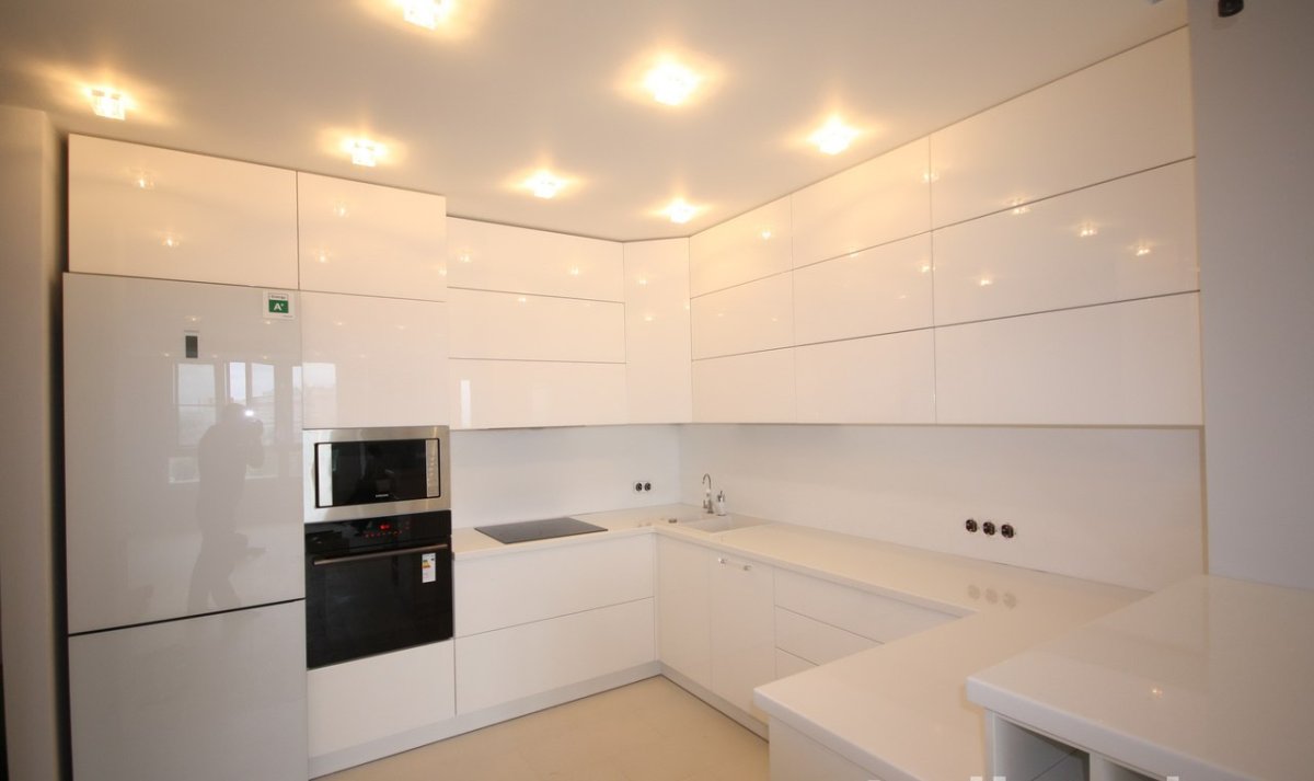 Кухня белый глянец