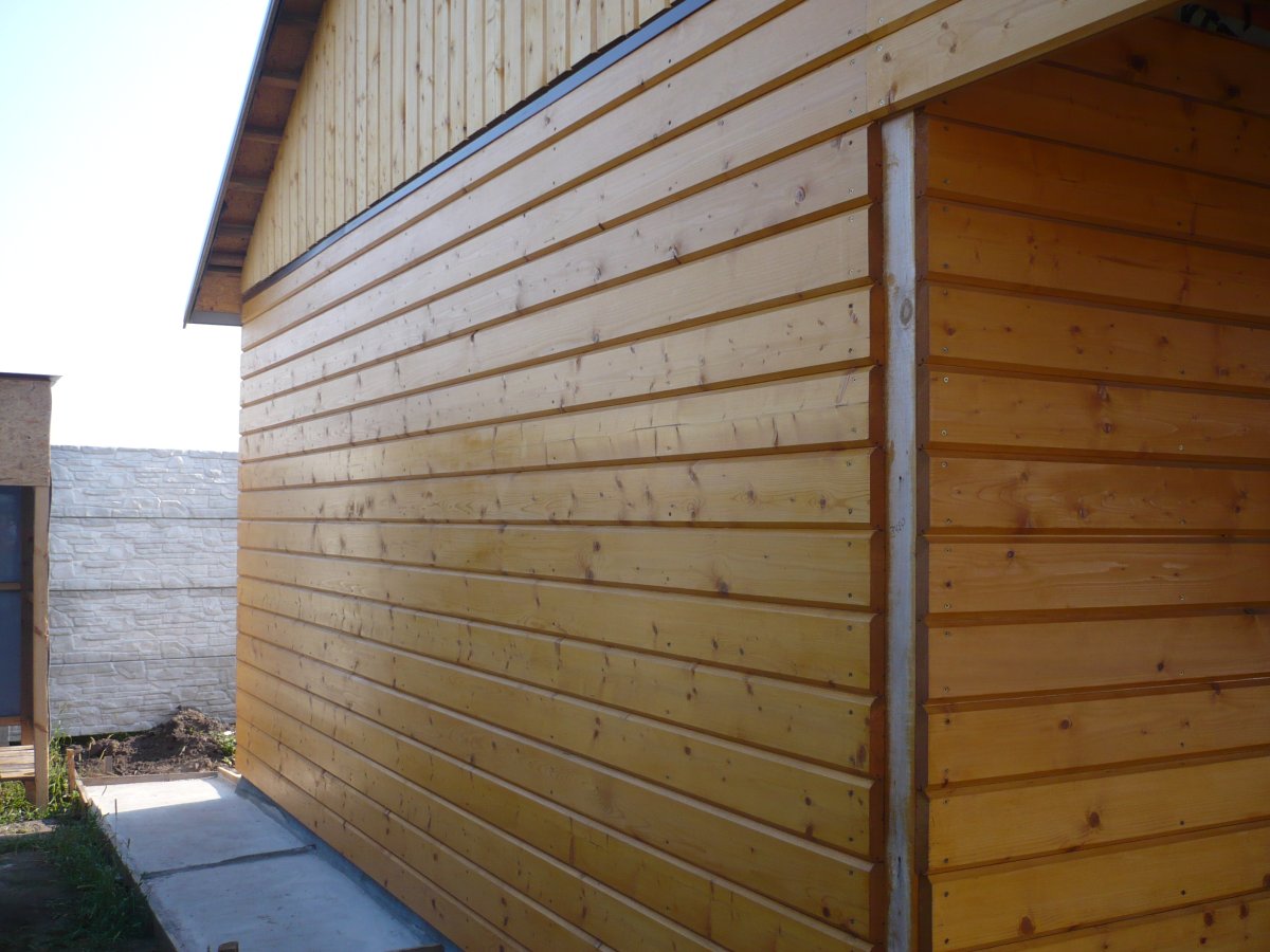 Дом обшитый доской