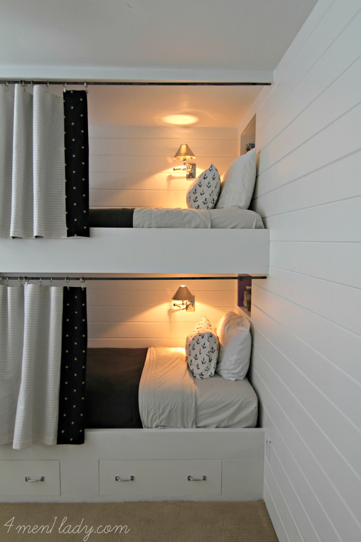 Двухъярусная кровать в нише