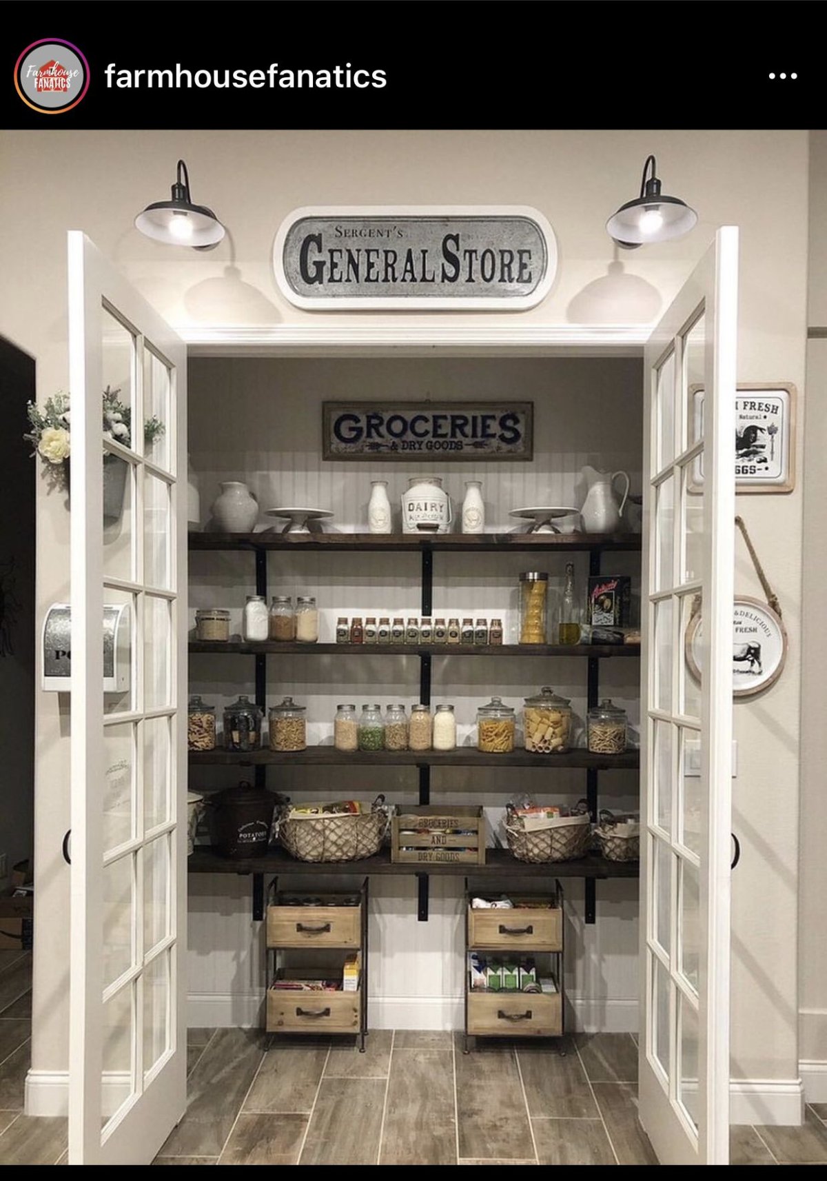 Полки для продуктов в кладовой