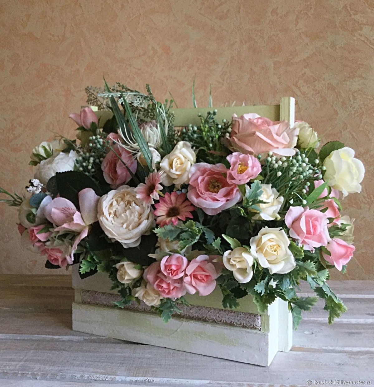 Интерьерные композиции из искусственных цветов