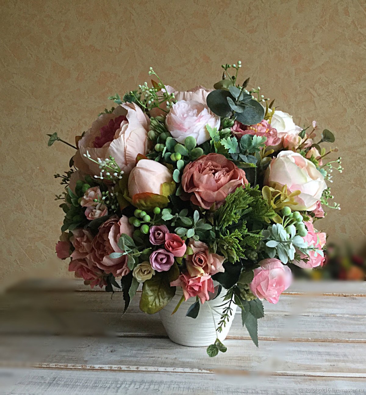 Интерьерные композиции из искусственных цветов