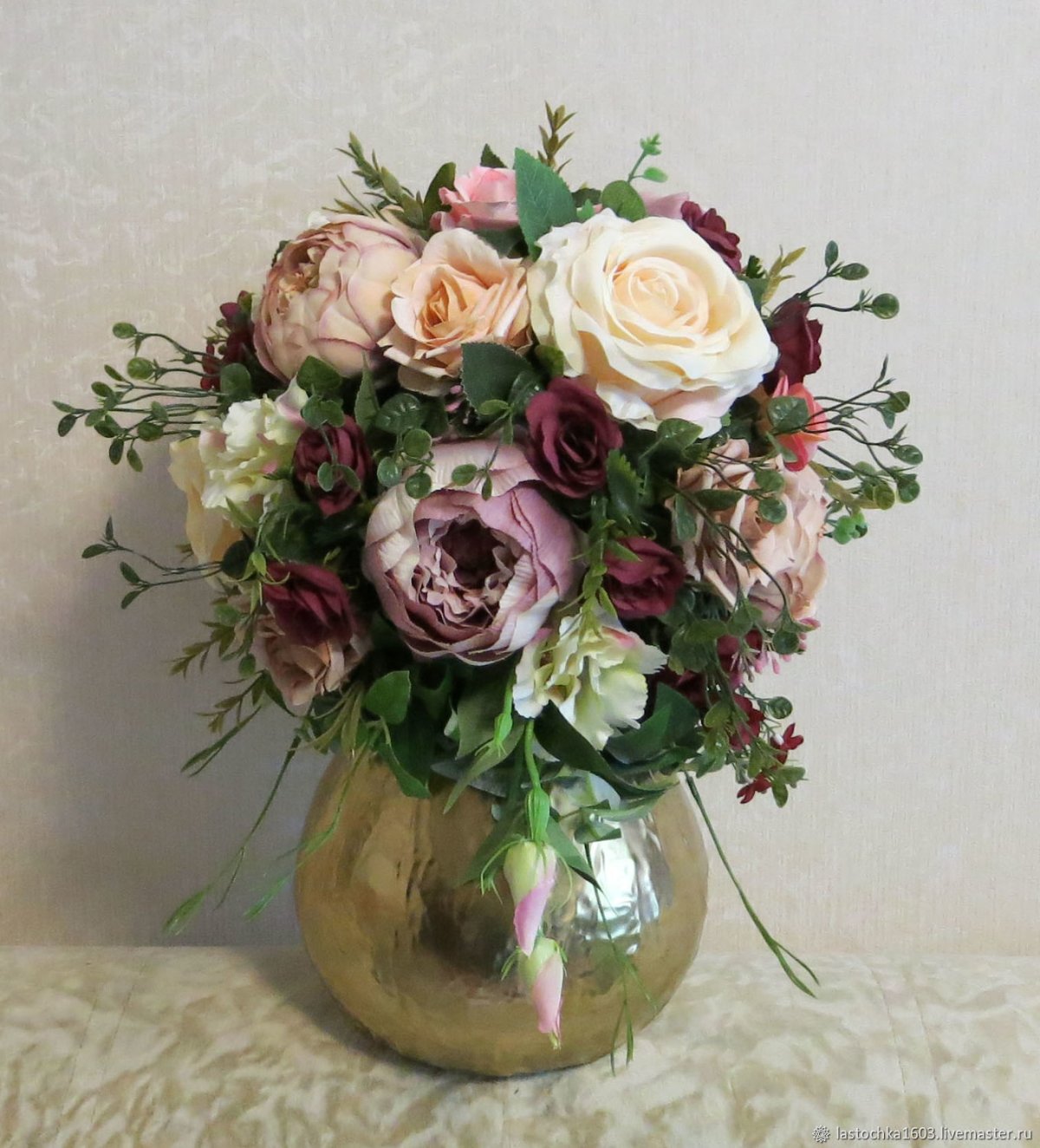 Композиции с искусственными цветами