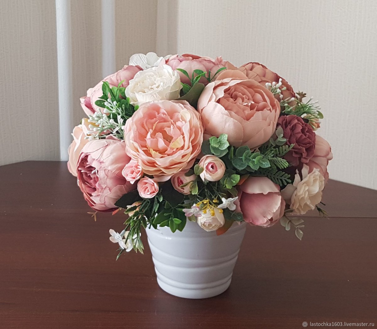 Композиции из искусственных цветов