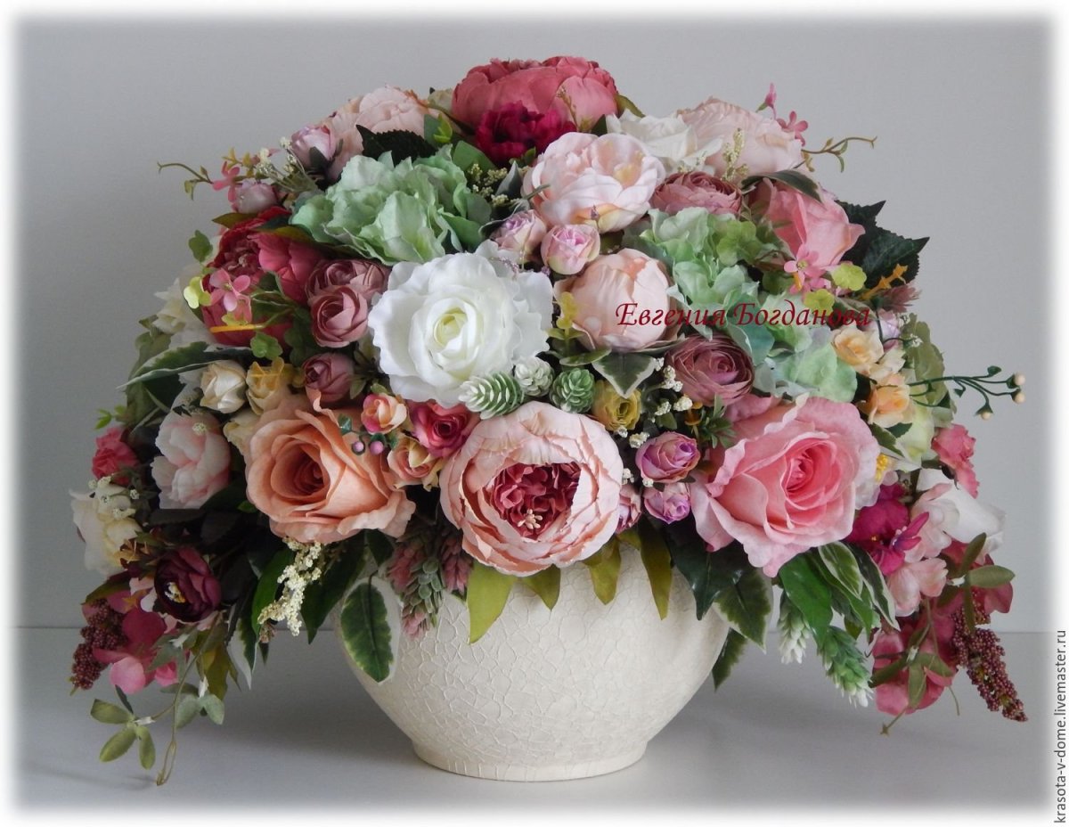 Искусственные цветы в интерьере