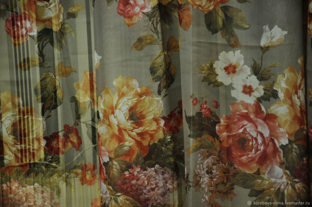 Тюль с розами в интерьере