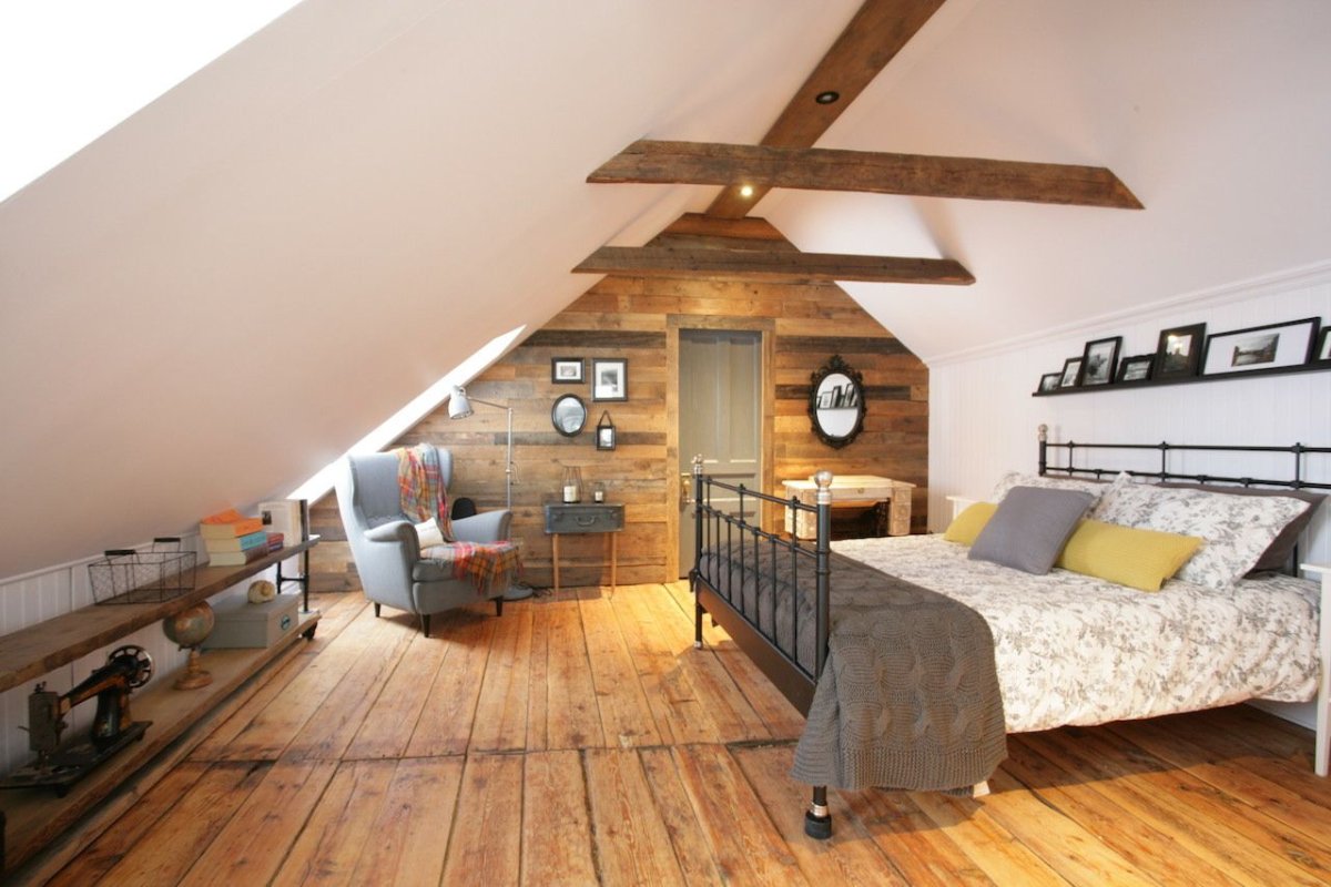 Квартира на мансарде с балками