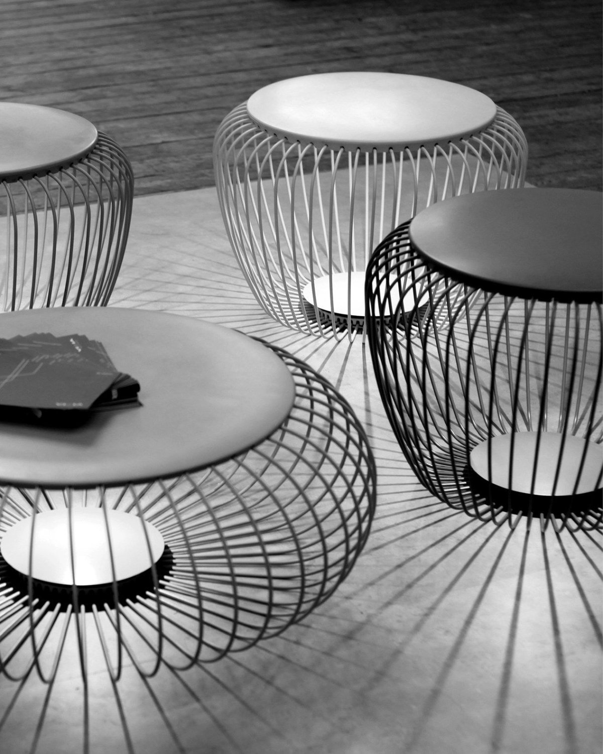 Кованый столик в прихожую