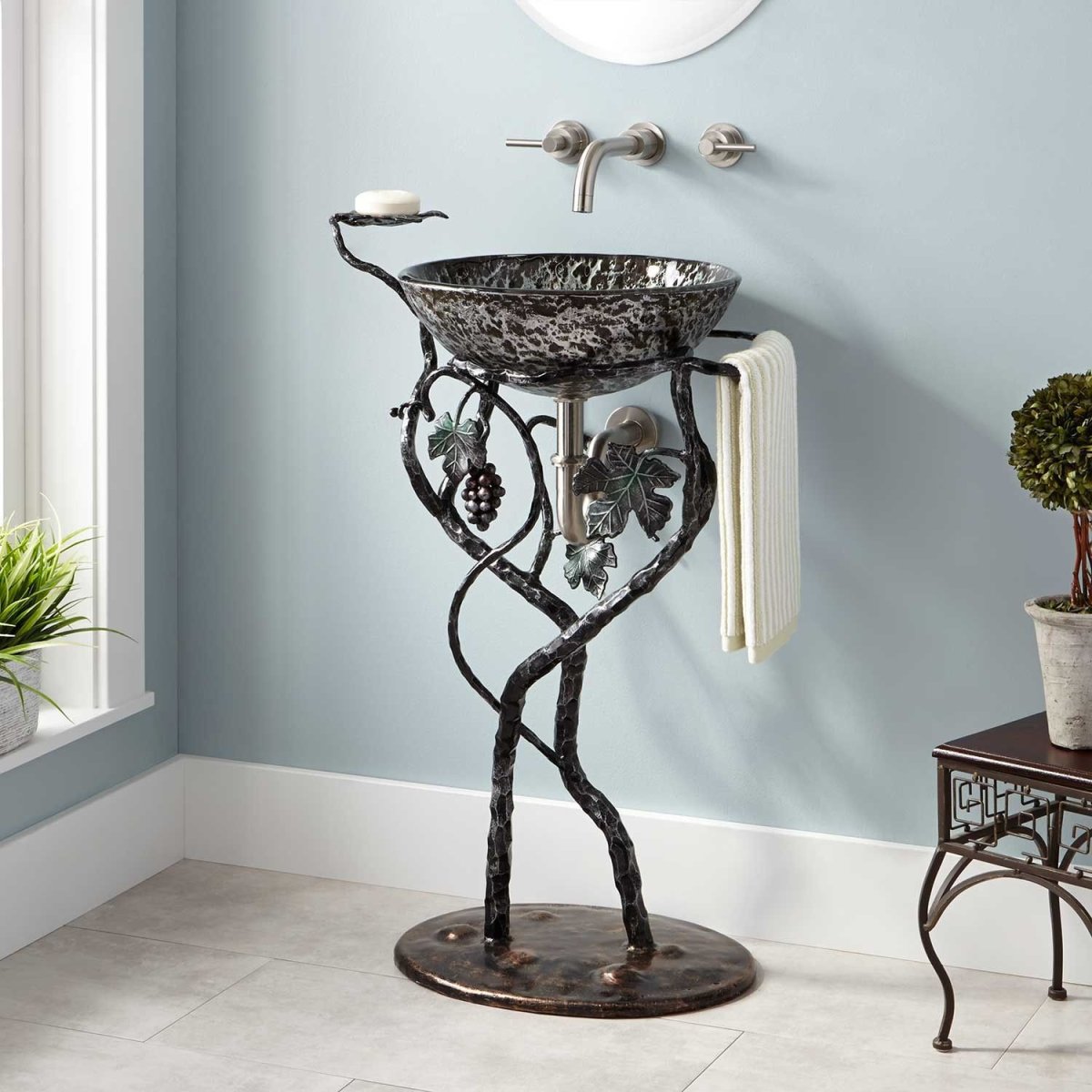 Абстракция из металла на стену