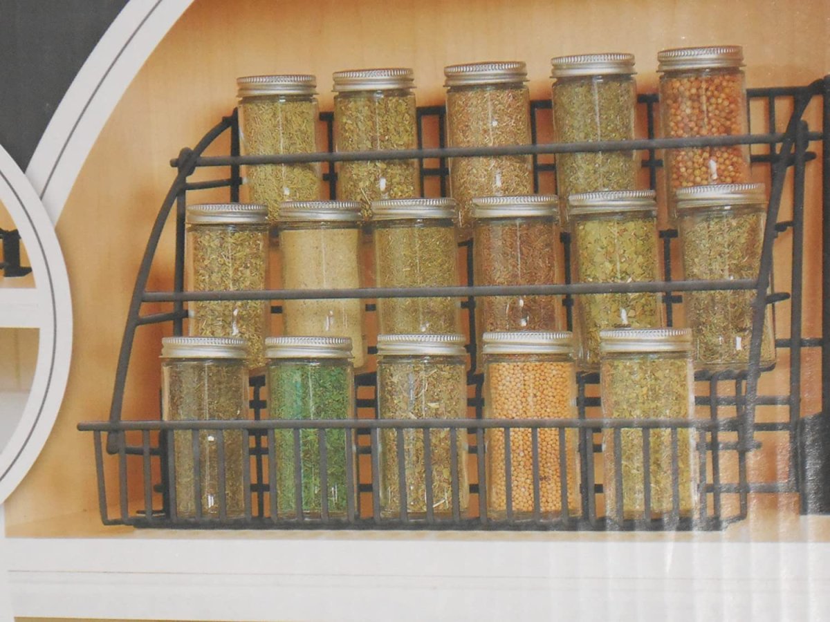 Полка для хранения специй на стене