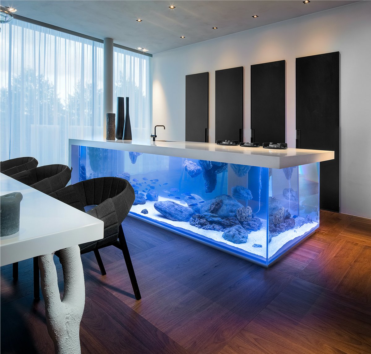 Встроенный аквариум