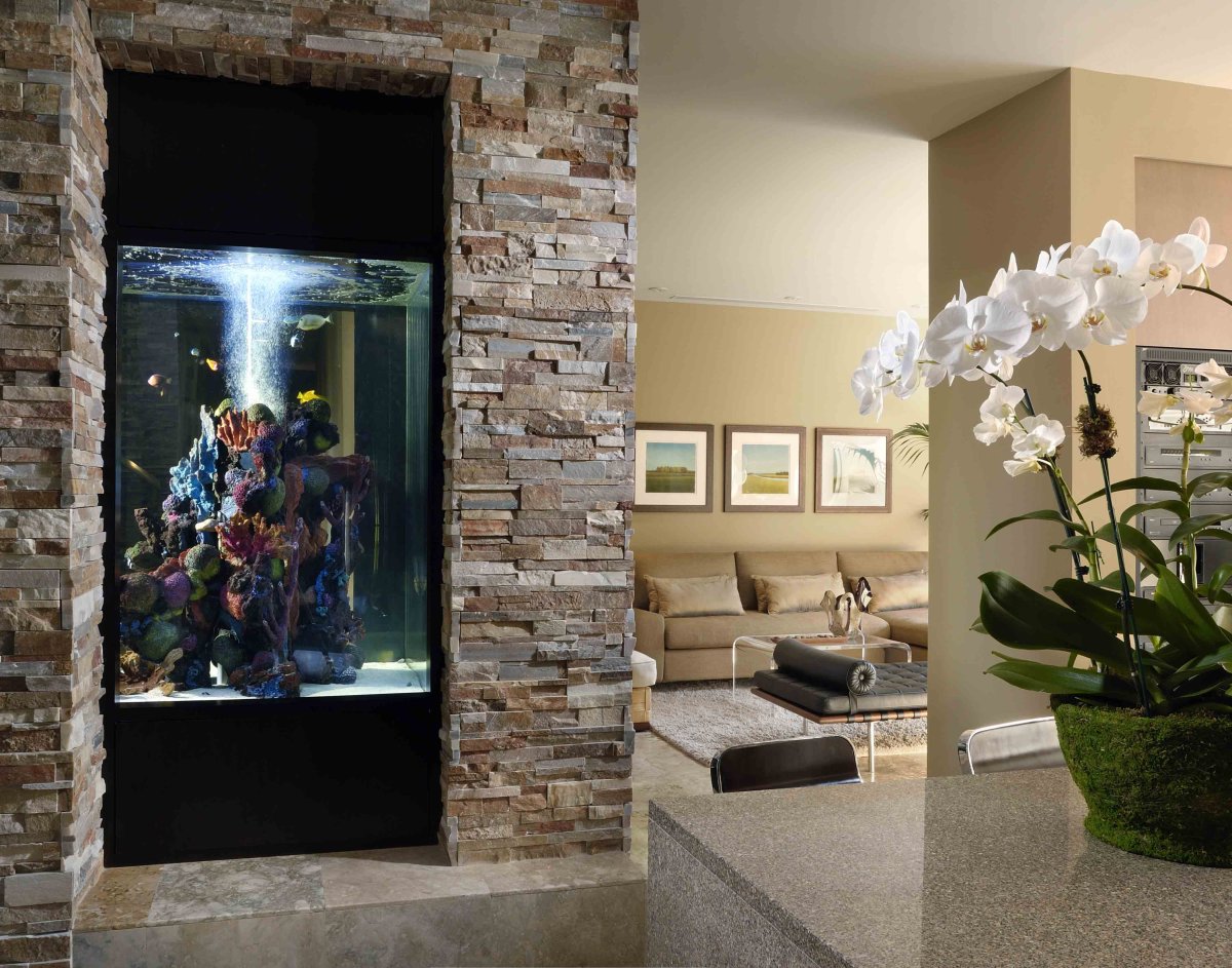 Встроенный аквариум