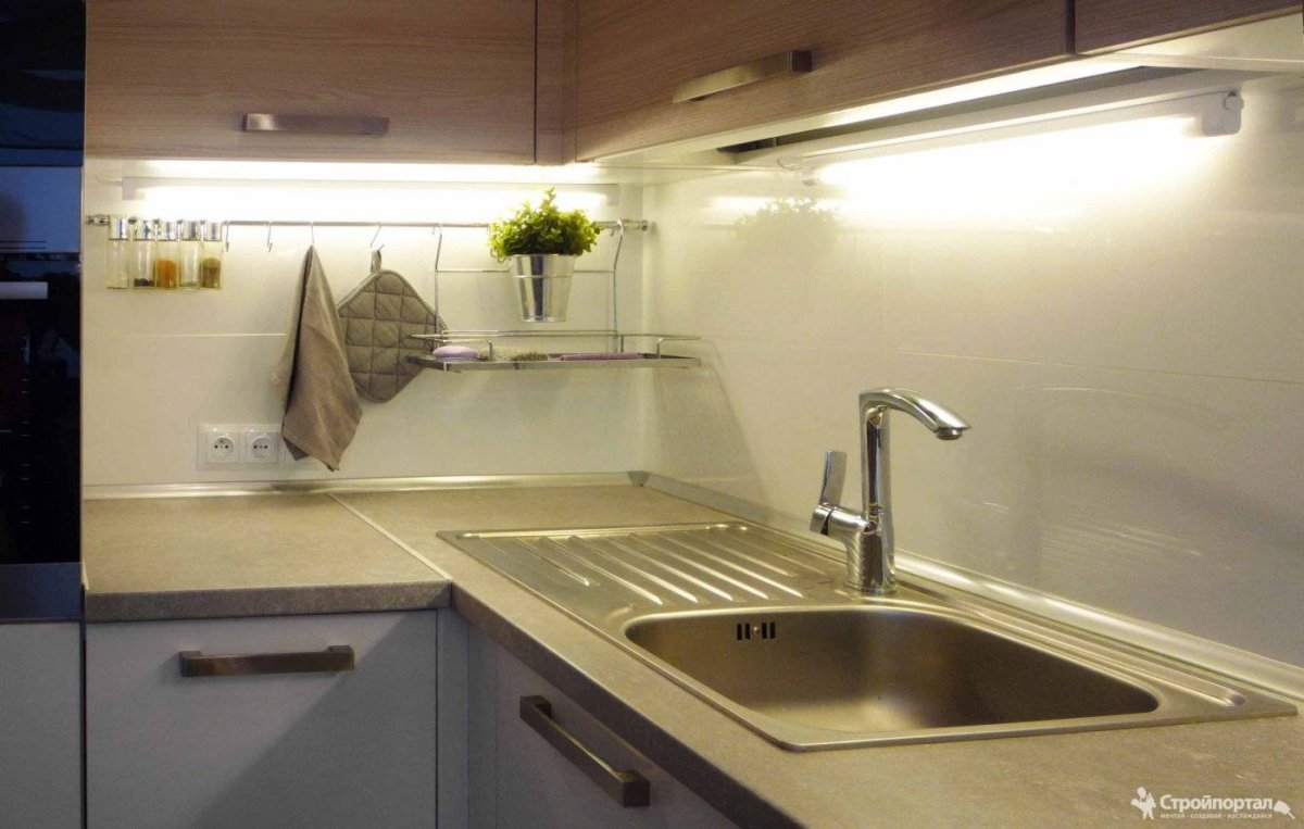 Подсветка в антресоли кухни