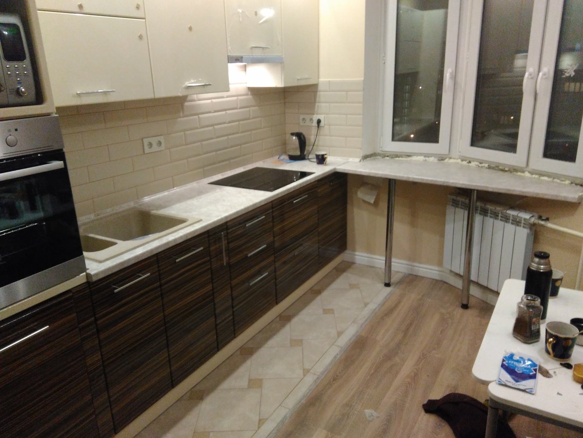 Кухня Эбен глянец и ваниль