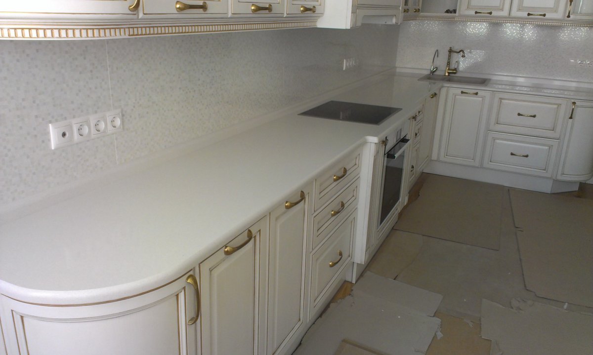 Кухня в песочных тонах