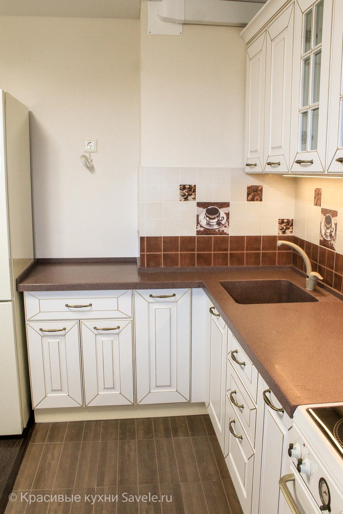 Бежевая столешница на кухне