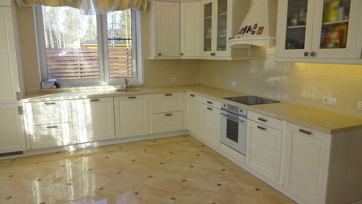 Столешница под светлую кухню