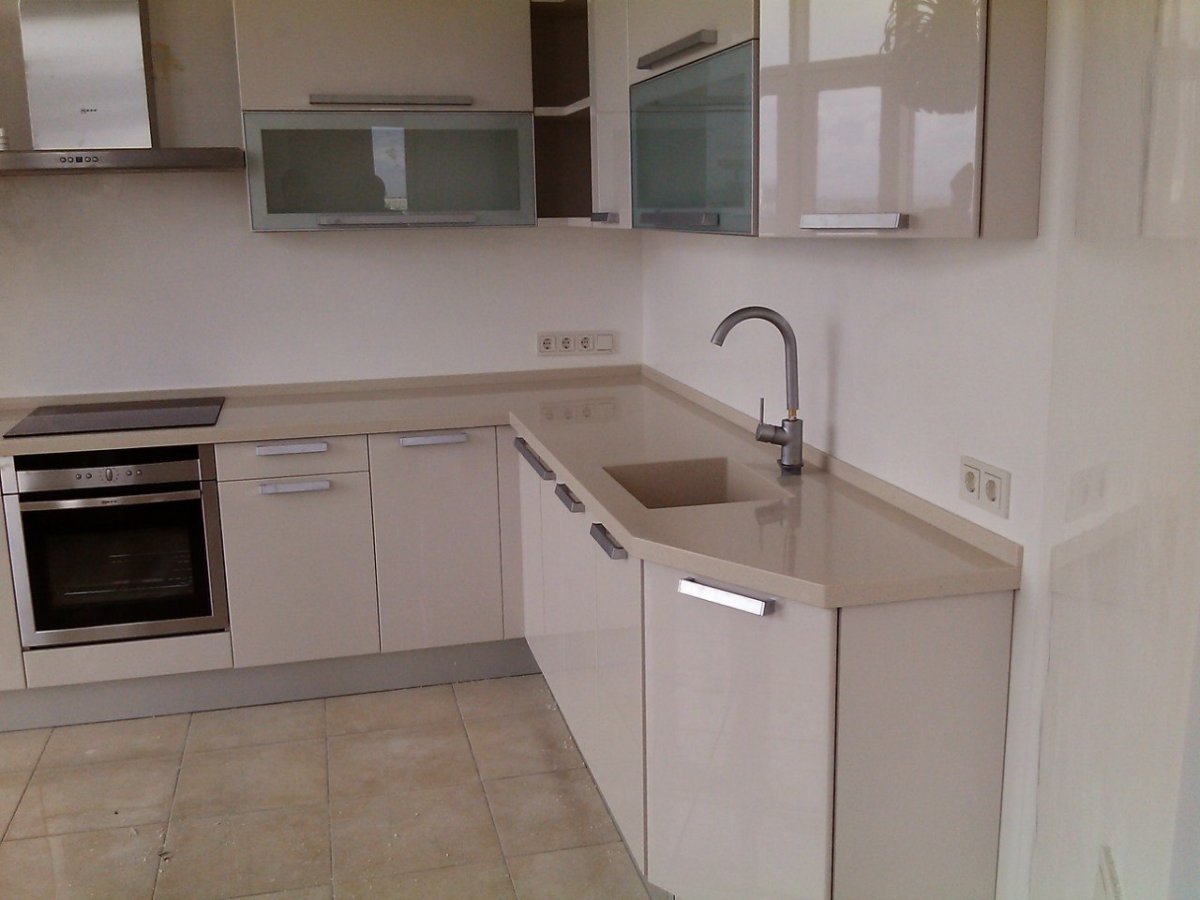 Светлые кухни