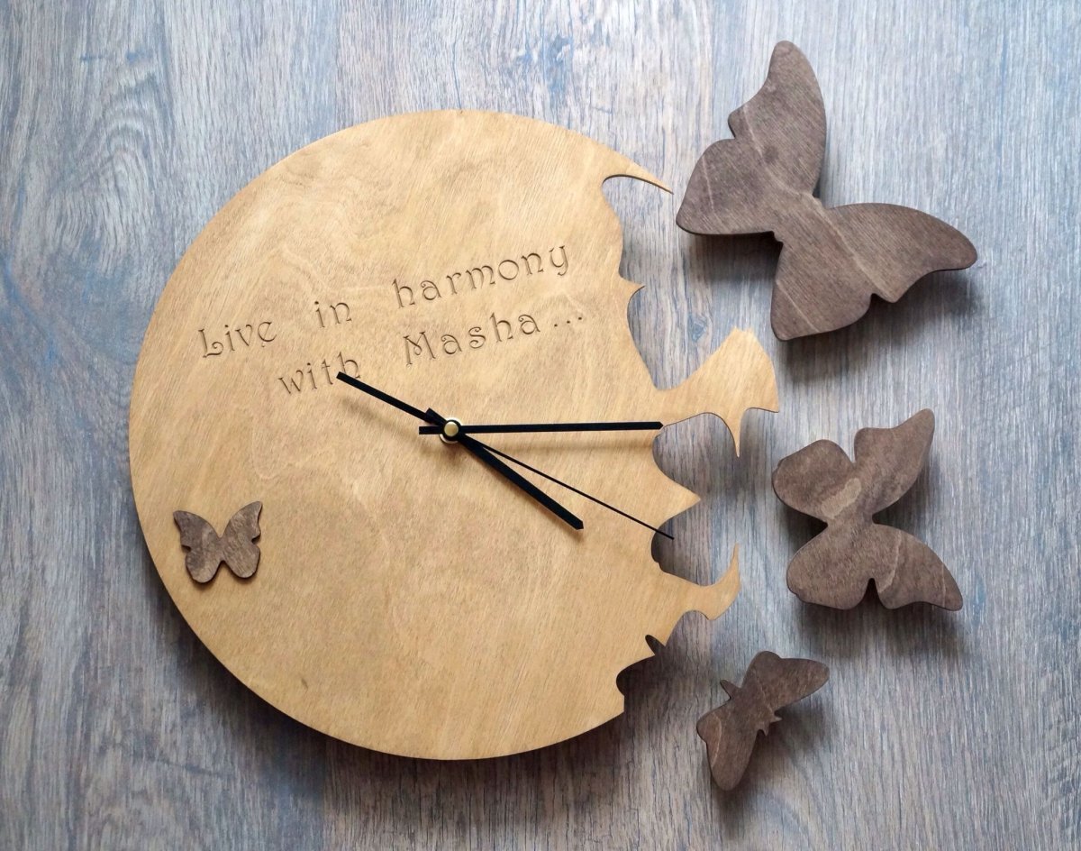 Дизайнерские часы из дерева
