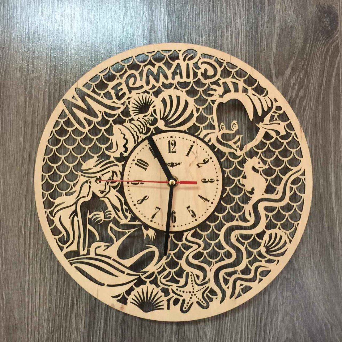 Часы из дерева настенные