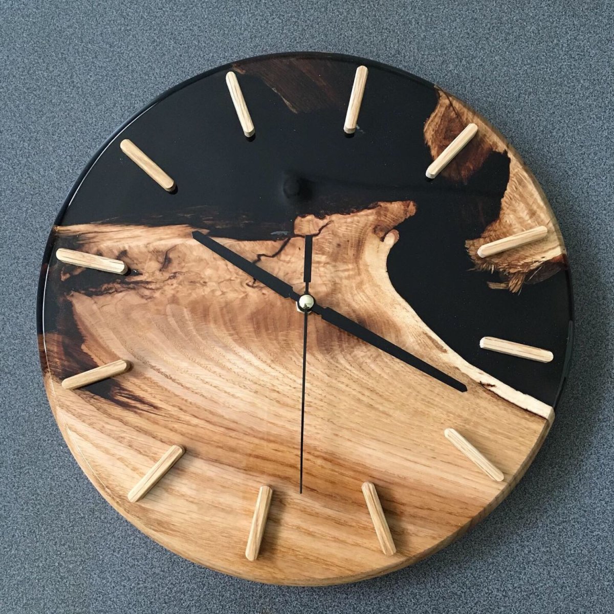 Часы из дерева