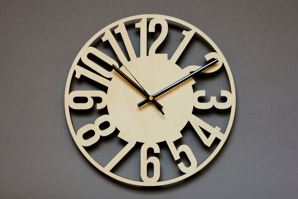 Деревянные часы из дерева