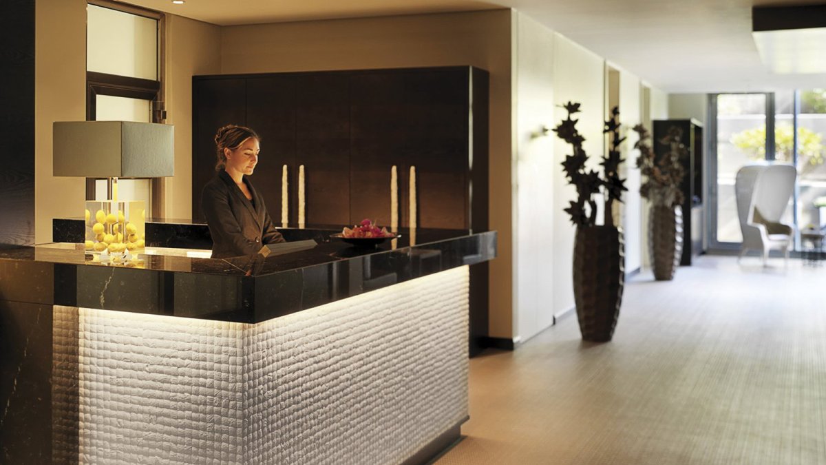 Зона ресепшен в офисе