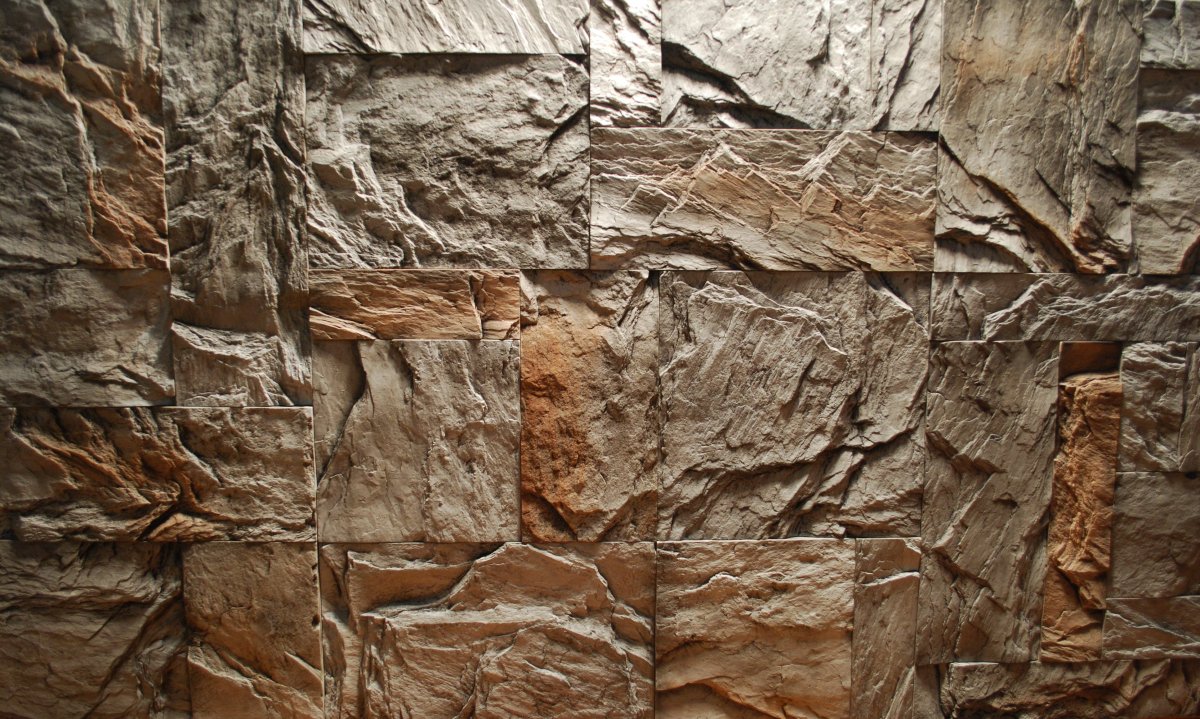 Отделка стены под скалу