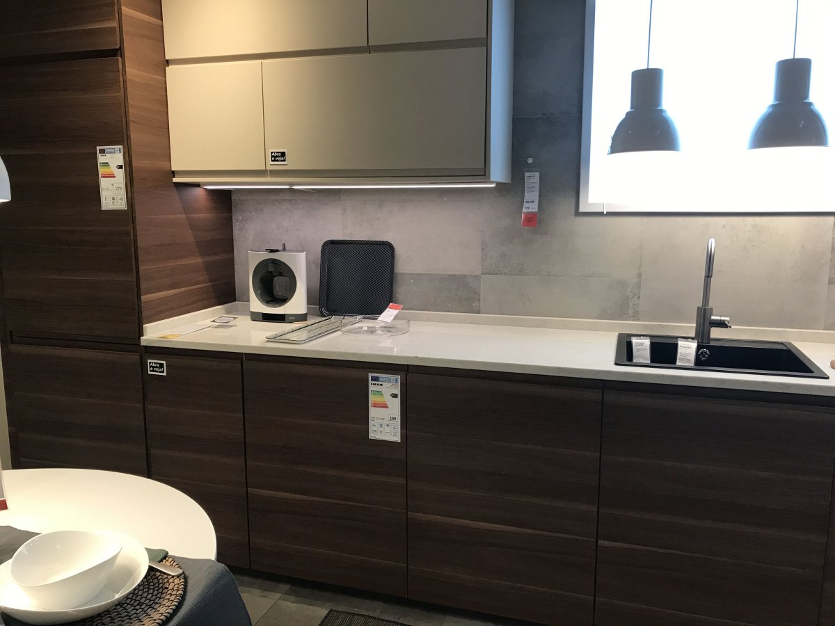 Черная кухня икеа Кунгсбакка