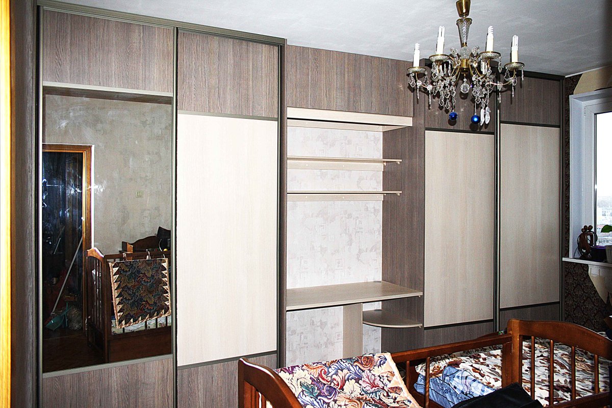 Шкаф купе со столом