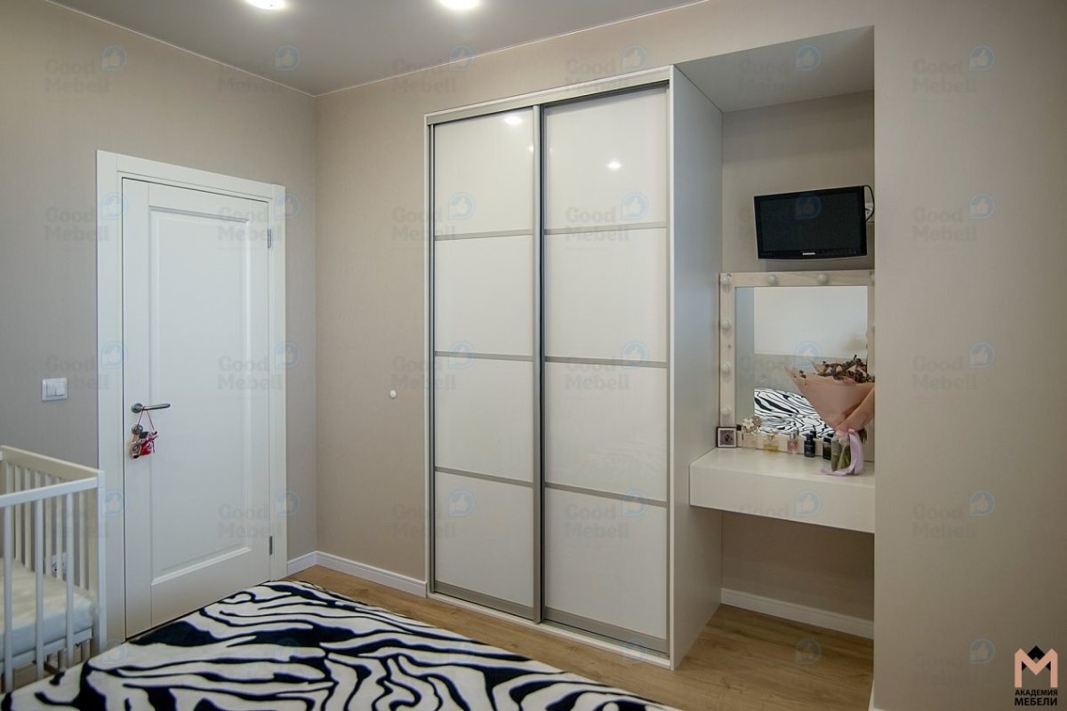 Шкаф купе со столом