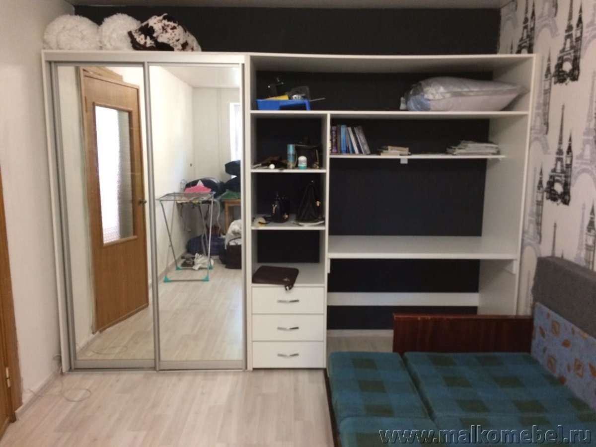 Стол встроенный в шкаф