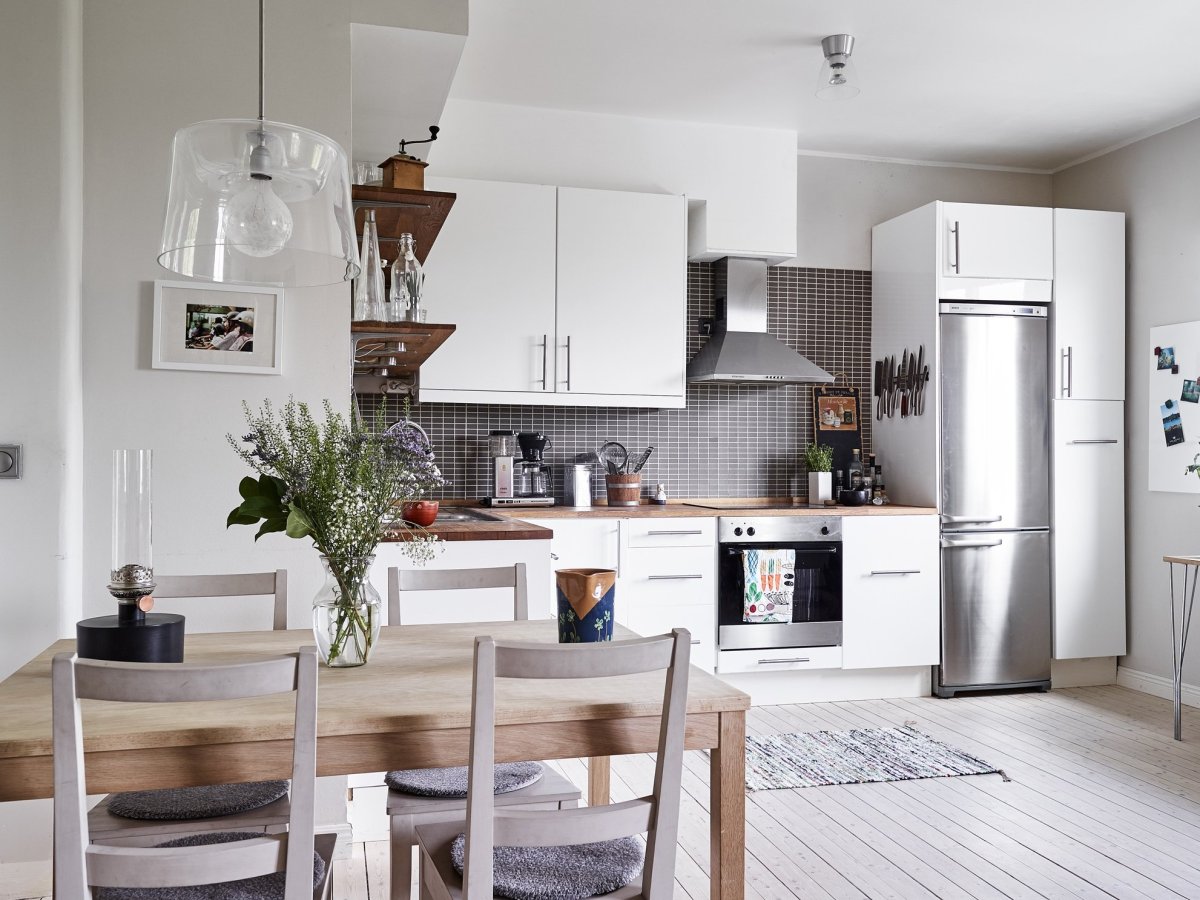 Кухонный гарнитур стального цвета