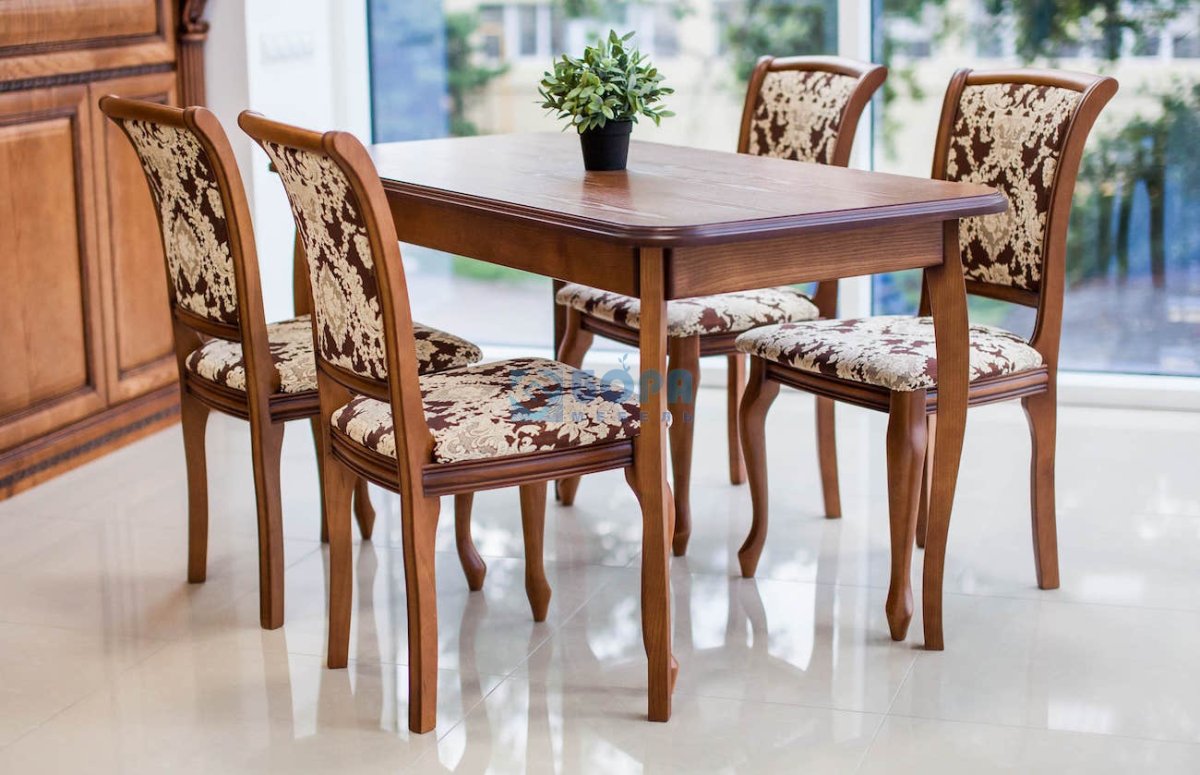 Круглый обеденный стол со стульями