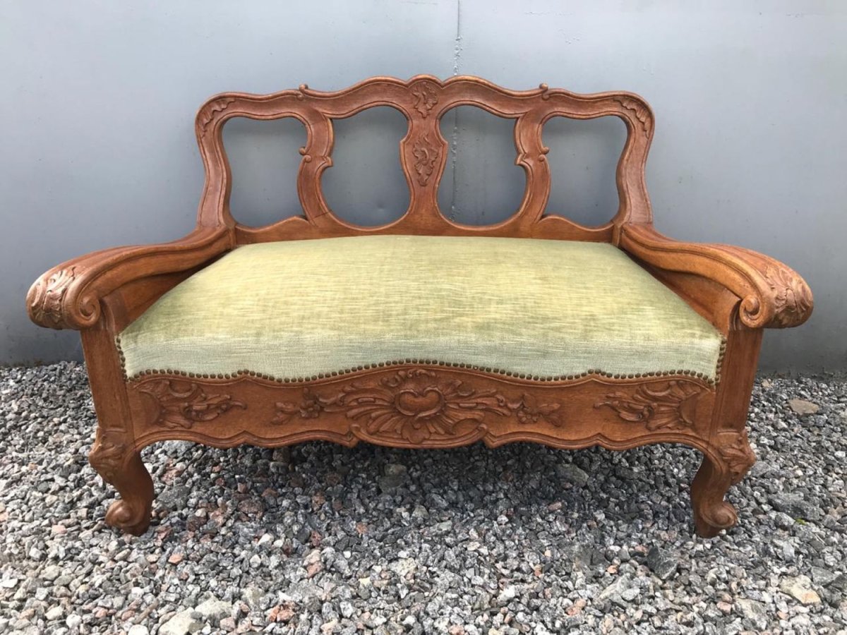 Диван в стиле ретро