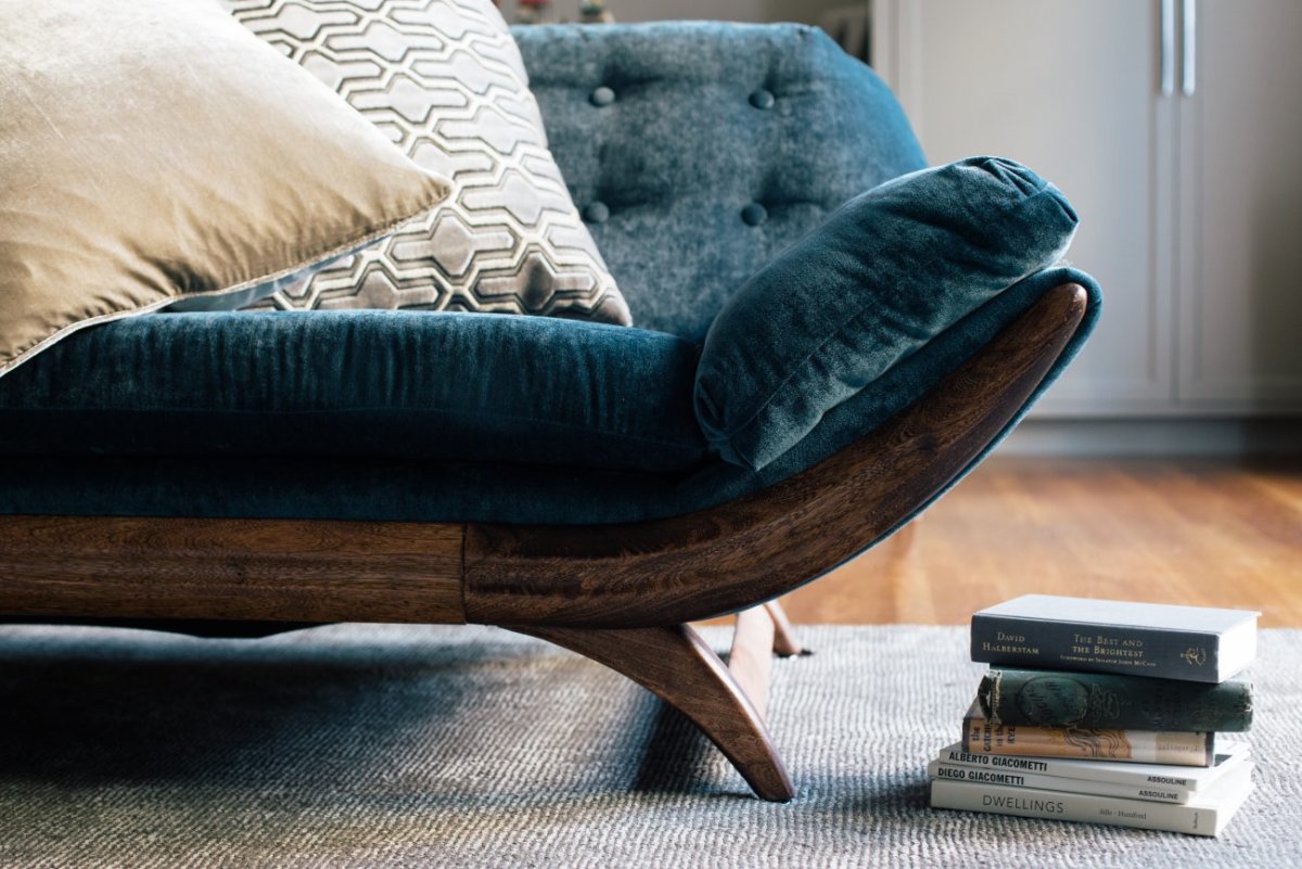 Винтажная розовая кушетка