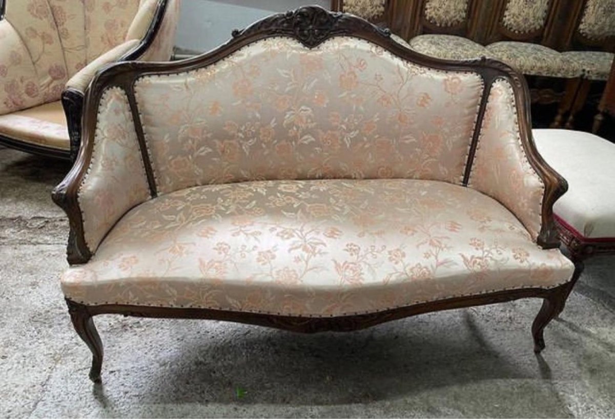 Антикварный диван