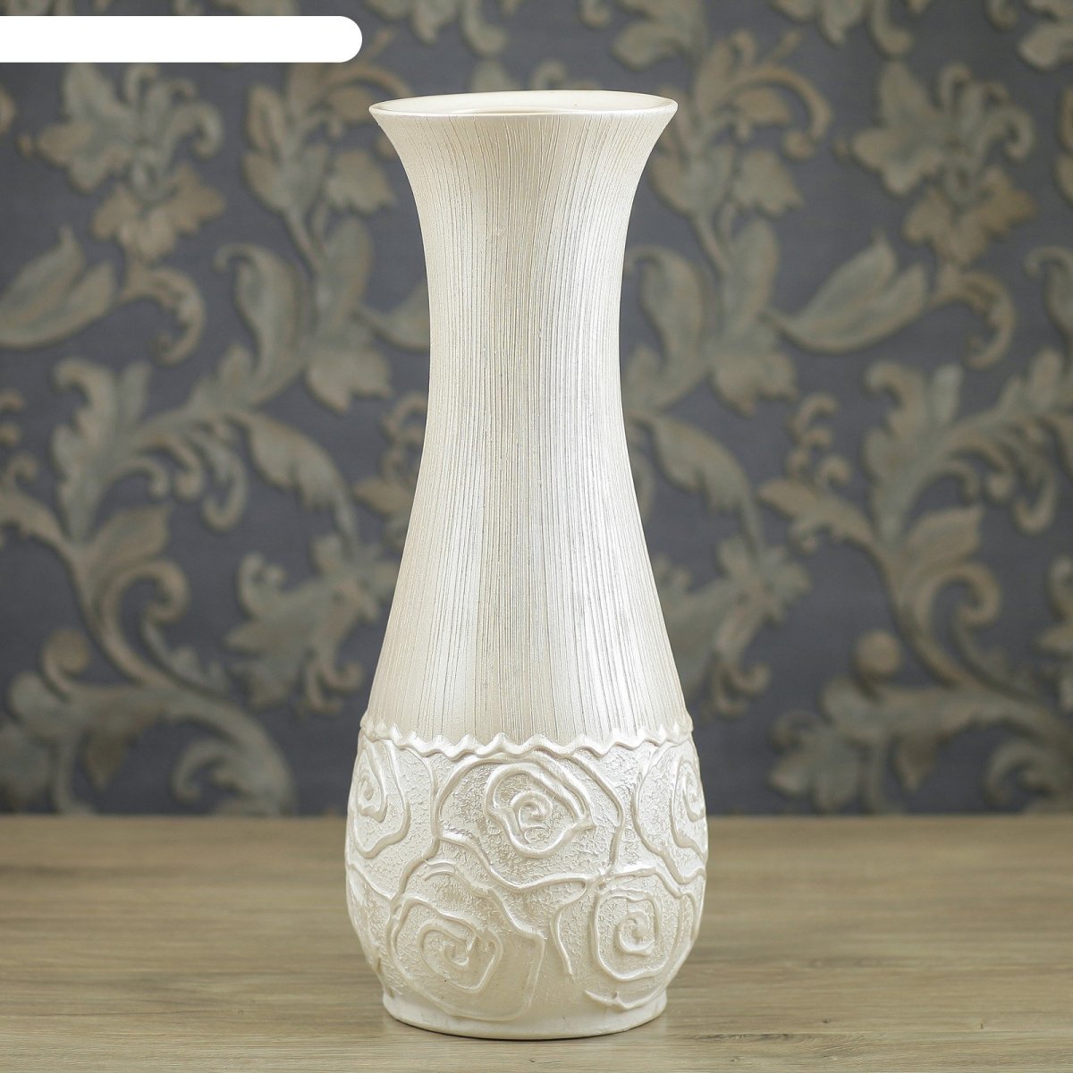 Белые вазы для интерьера