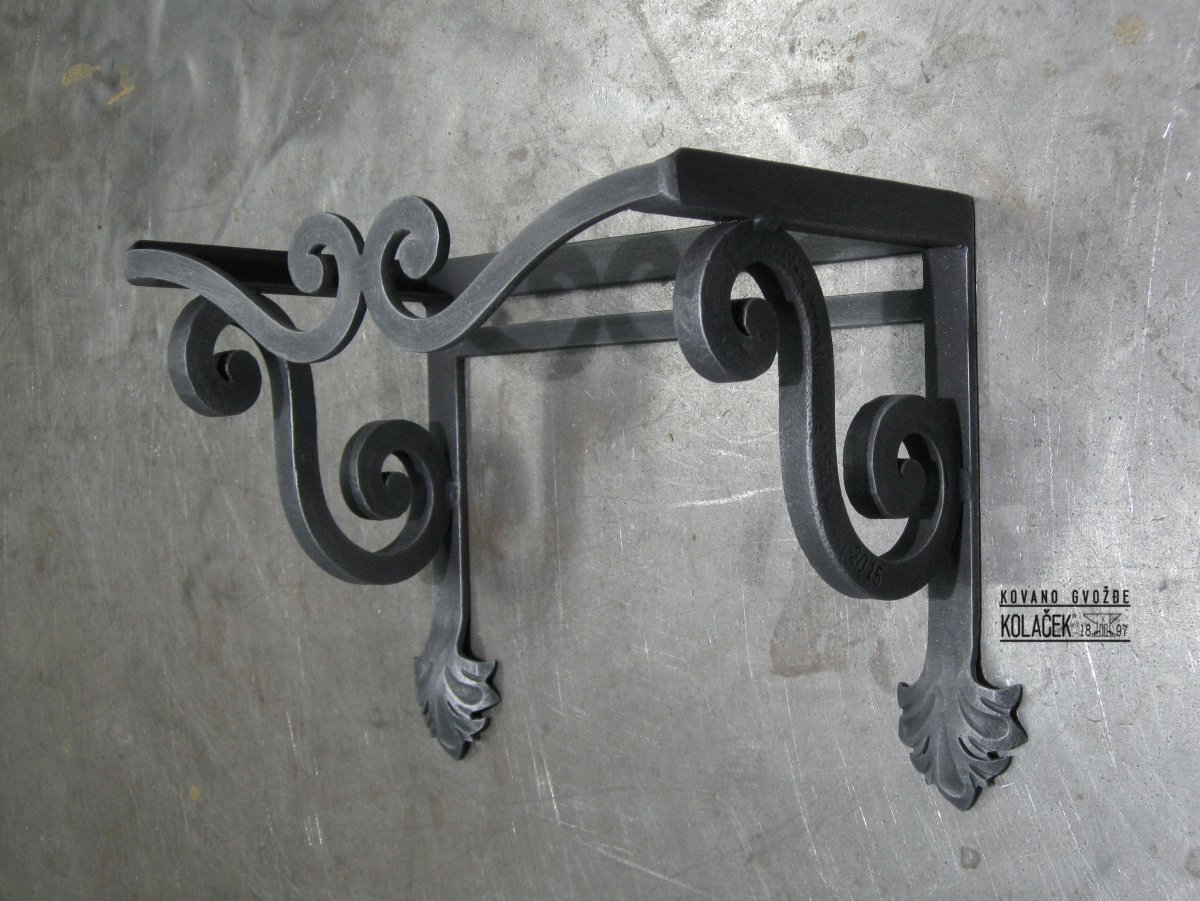 Кованые держатели для полок