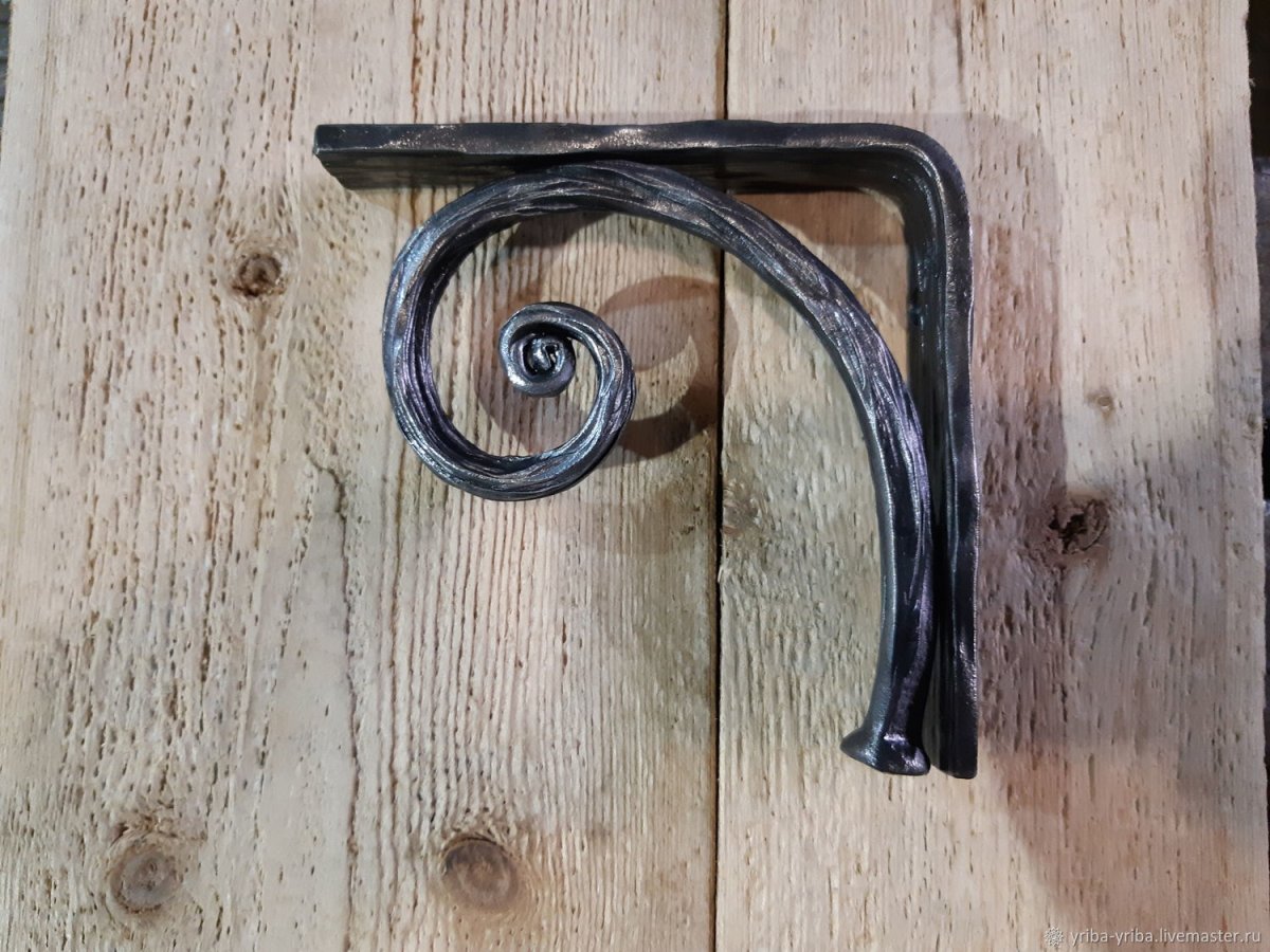 Кованые держатели для полок