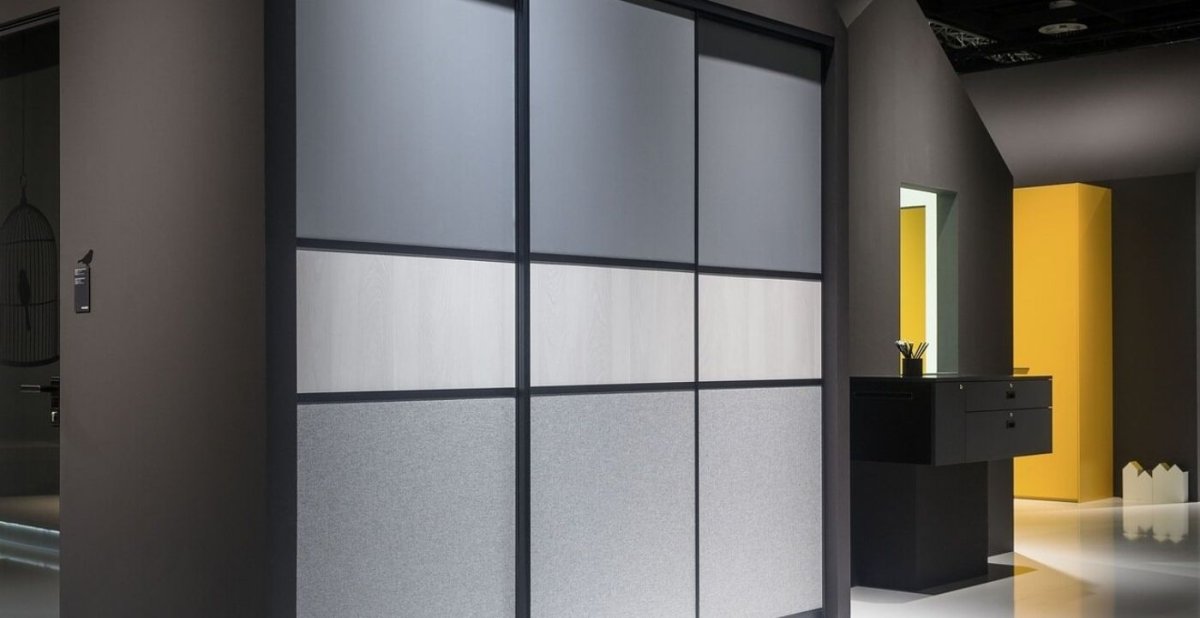 Шкаф купе белый Фуджи черный профиль