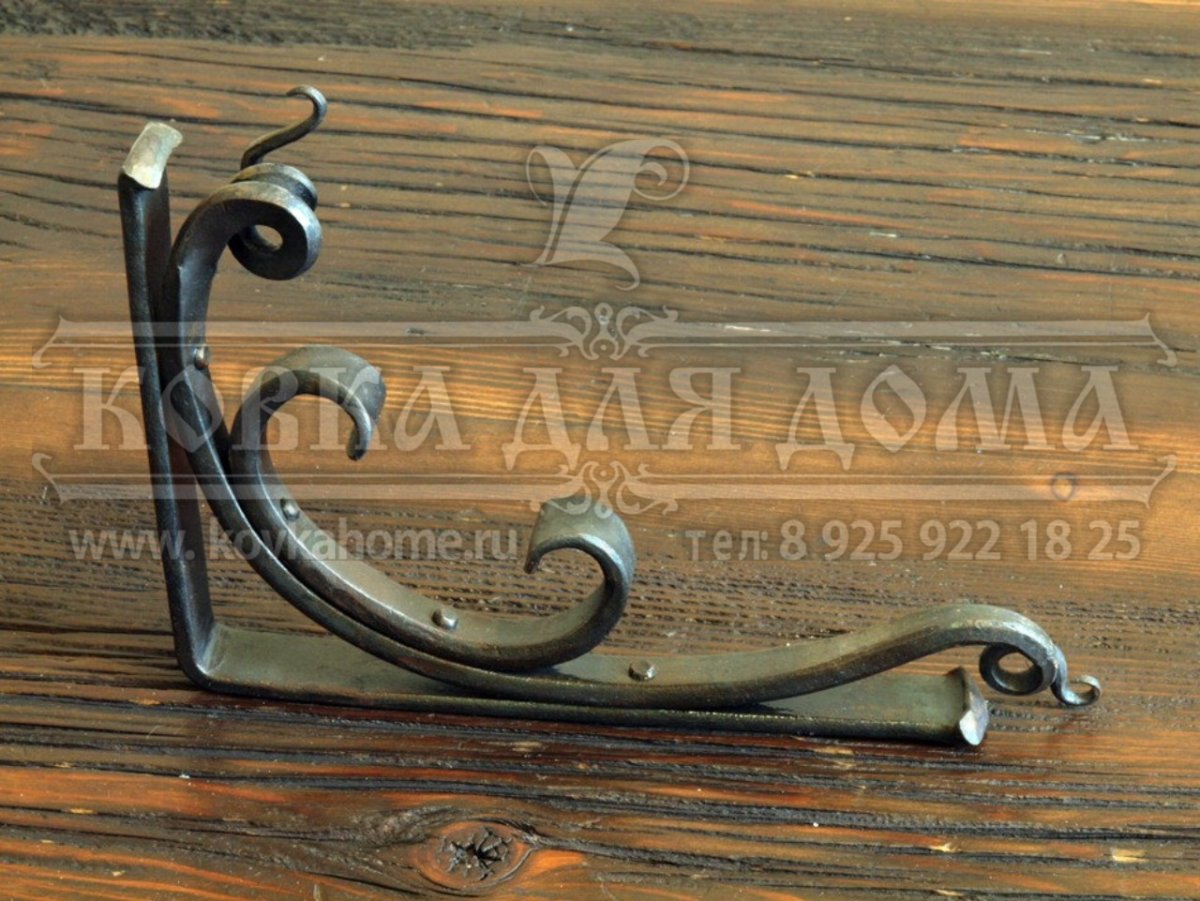 Кованый кронштейн