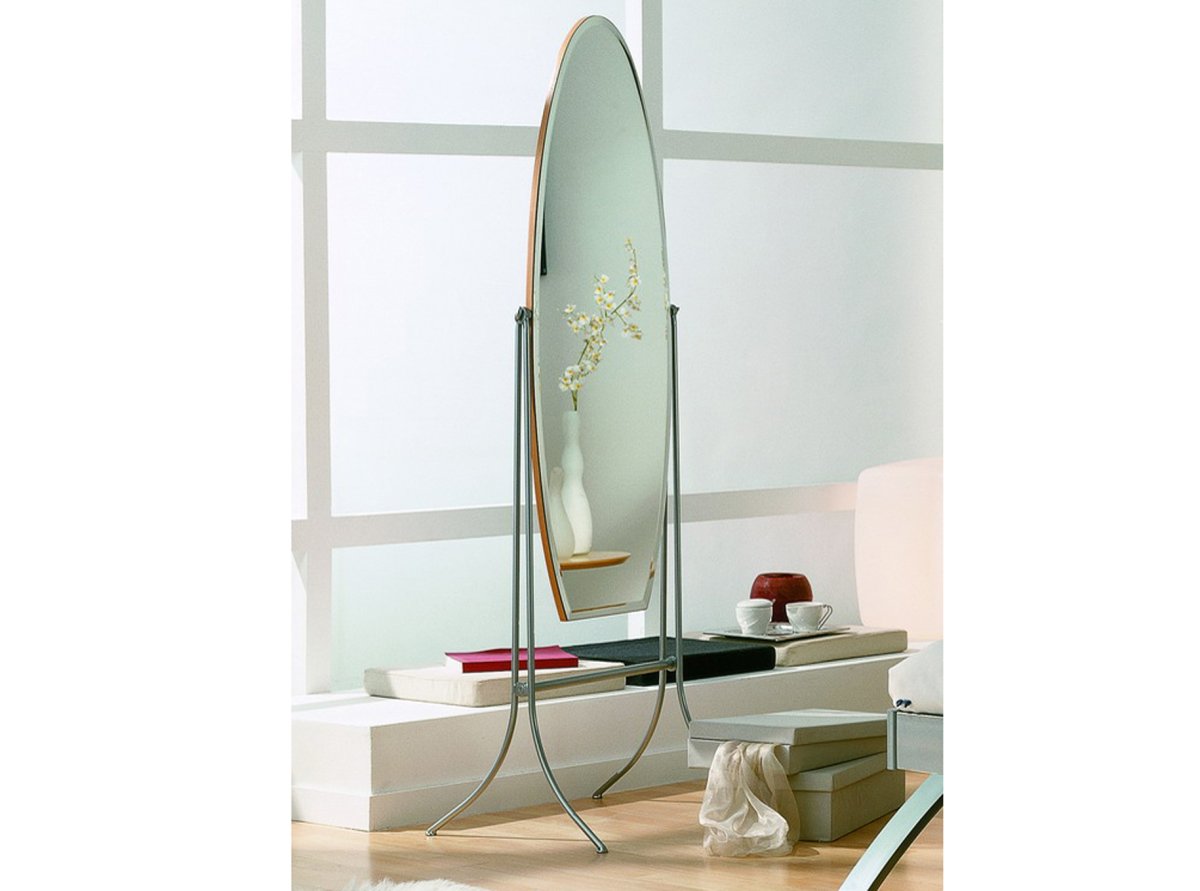 Напольное зеркало в скандинавском стиле