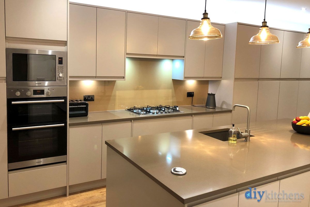 Кухня Ханна Натив кухонный двор