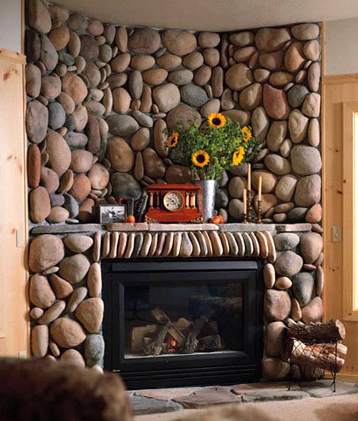 Камин из гальки