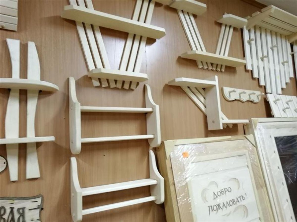 Современные полки в сауне