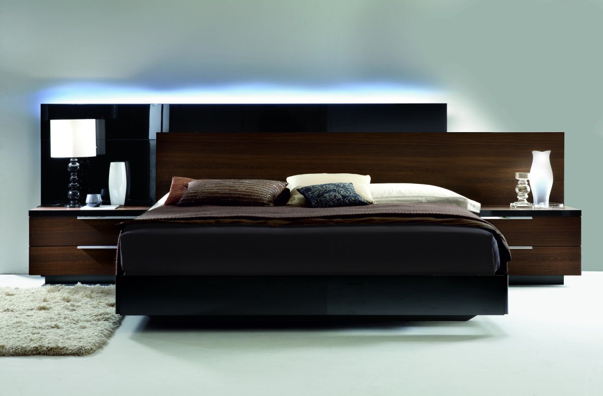 Кровать с тумбочками