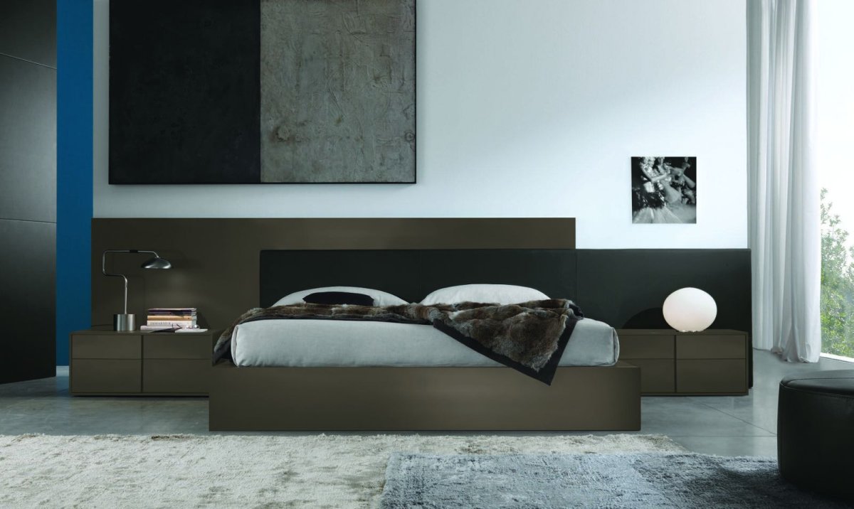 Кровать со встроенными тумбочками